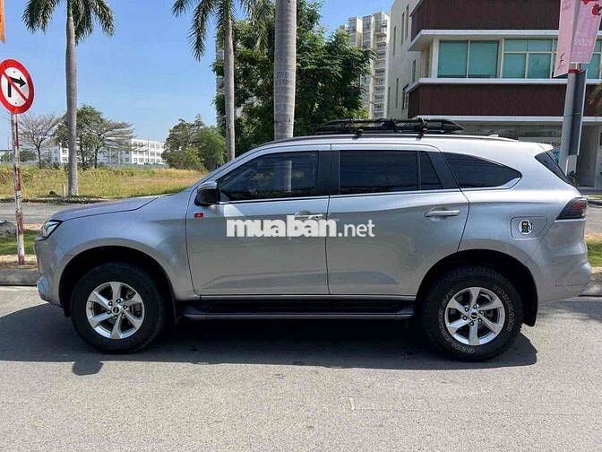 Isuzu Mu-X 2024 10.000km Bạc