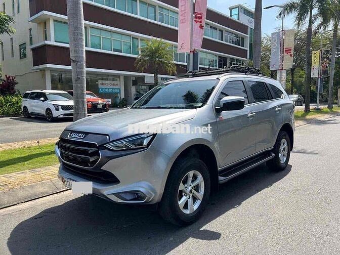 Isuzu Mu-X 2024 10.000km Bạc