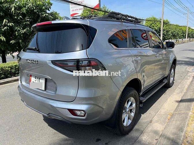 Isuzu Mu-X 2024 10.000km Bạc