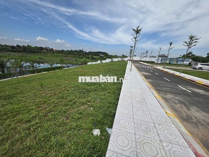 Bán gấp lô đất view hồ giá 2x, mặt tiền 11m, gần QL21, ĐHQG, CNC.