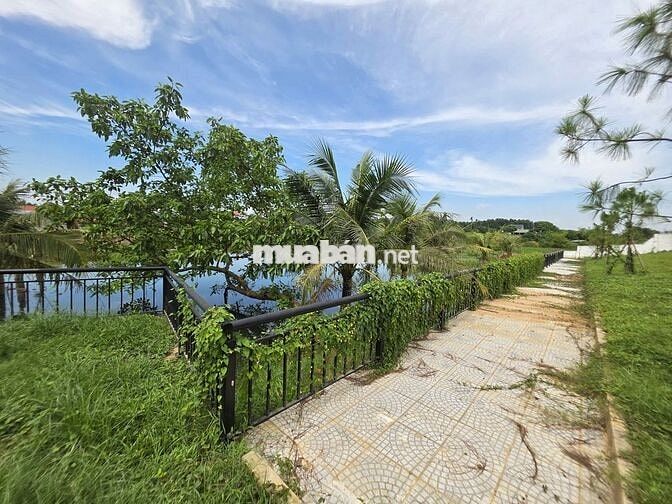 Bán gấp lô đất view hồ giá 2x, mặt tiền 11m, gần QL21, ĐHQG, CNC.