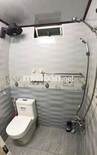 chung cư lầu 2 thang bộ bàu cát 7, 32m2 Giá 5tr- 2pn gác lửng