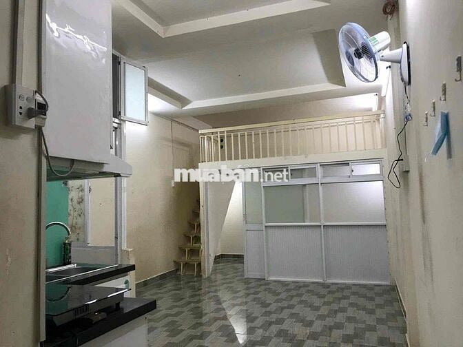 chung cư lầu 2 thang bộ bàu cát 7, 32m2 Giá 5tr- 2pn gác lửng