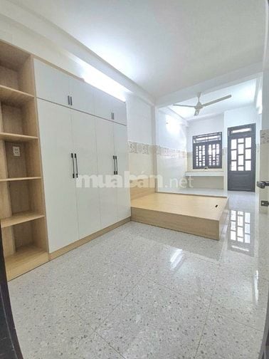 Nhà chính chủ 1 trệt 2 Lầu Sân thượng. Hẻm xe hơi Thông .