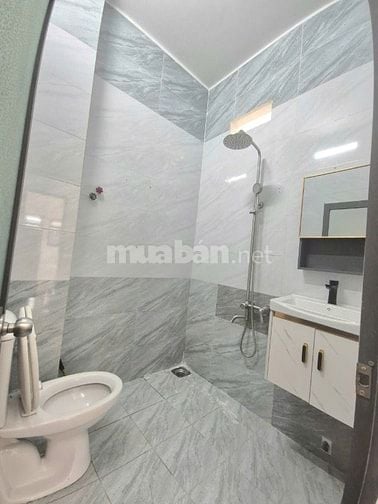 Nhà chính chủ 1 trệt 2 Lầu Sân thượng. Hẻm xe hơi Thông .