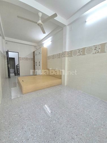 Nhà chính chủ 1 trệt 2 Lầu Sân thượng. Hẻm xe hơi Thông .