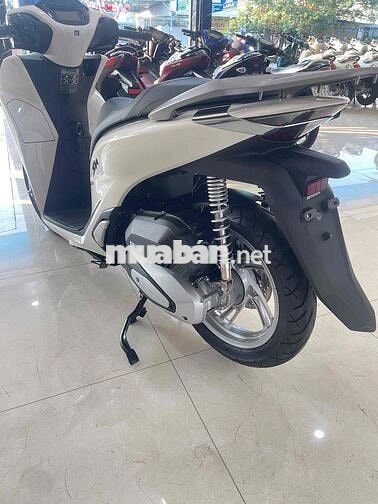 Honda SH màu Trắng Mới 100%