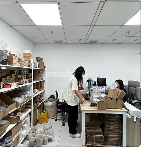 CẦN GẤP 02 BẠN NAM NỮ : KHO - ĐÓNG GÓI HÀNG THEO ĐƠN