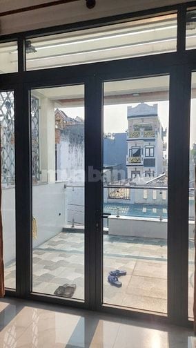 BÁN NHÀ MẶT TIỀN ĐƯỜNG SỐ 24 (LÊ VĂN QUỚI RẺ VÀO)