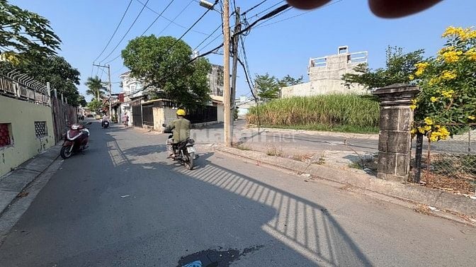 Đất Thổ 88 m2, 3 Mặt tiền, Xã Nhơn Đức,hẻm 7m,XD Ngay