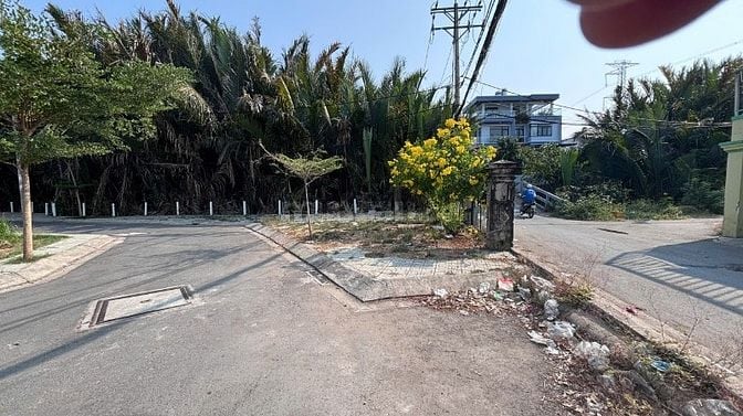 Đất Thổ 88 m2, 3 Mặt tiền, Xã Nhơn Đức,hẻm 7m,XD Ngay