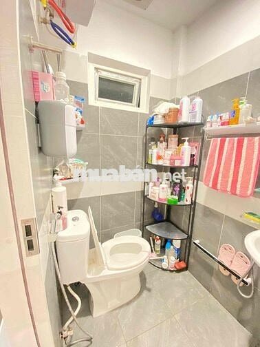 Còn trống p 3tr5 hđ 12 tháng ngay tại ngõ 242 Lạc Long Quân, Tây Hồ