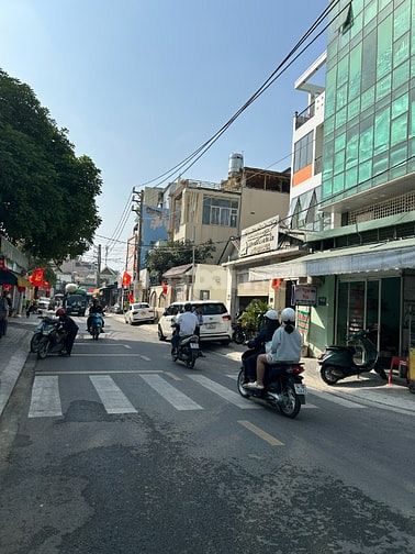 NHÀ NGAY LÊ VĂN THỊNH RẼ VÀO 5 X 21M - XÂY 4 LẦU - BÁN 10 TỶ