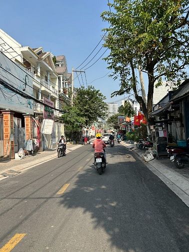 NHÀ NGAY LÊ VĂN THỊNH RẼ VÀO 5 X 21M - XÂY 4 LẦU - BÁN 10 TỶ