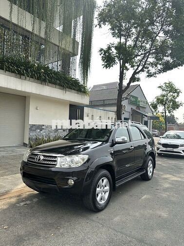 Toyota Fortuner 2010 V std 85.000 km Đen