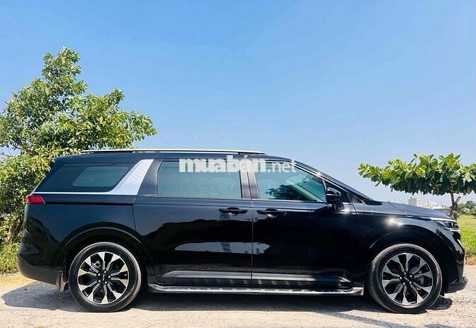 Kia Carnival Luxury 2023 Đen 54000 km
