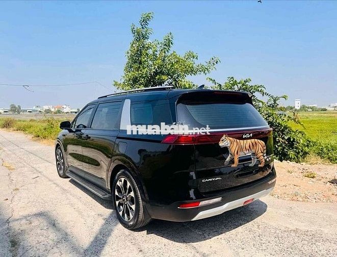 Kia Carnival Luxury 2023 Đen 54000 km