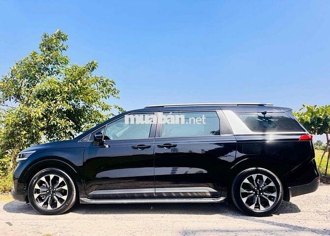 Kia Carnival Luxury 2023 Đen 54000 km