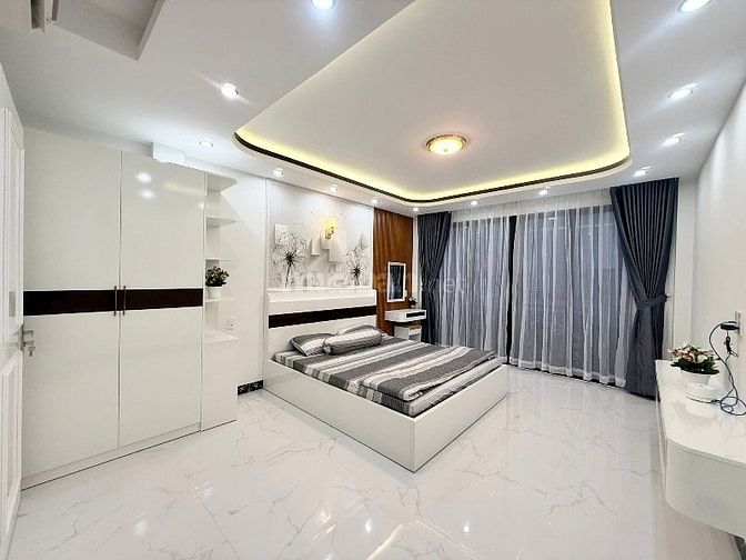 Nhà 4 Lầu Tuyệt đẹp Thiết Kế cổ điển  HXH Thích Quảng Đức p4