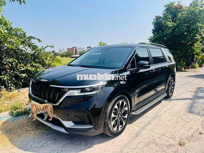 Kia Carnival Luxury 2023 Đen 54000 km