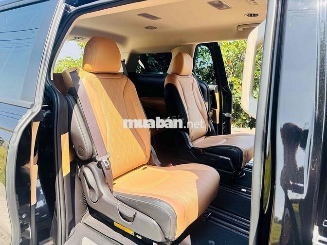 Kia Carnival Luxury 2023 Đen 54000 km
