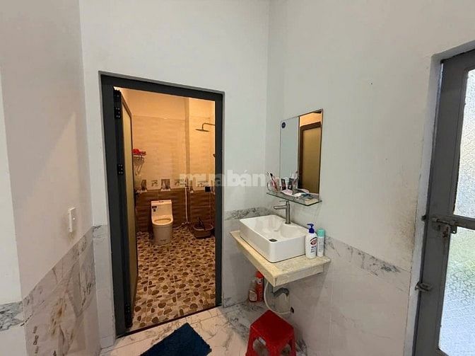 Hàng giá ngộp 40m2 Phạm Văn Chí Quận 6, SHR giá chỉ 2 tỷ 230 TL