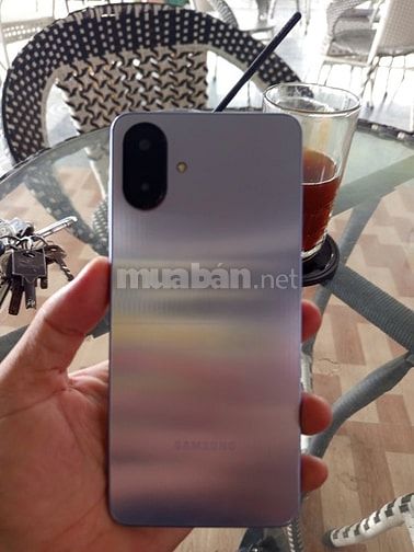 Bán điện thoại Samsung A07 bản 6/128gp còn bảo hành. 