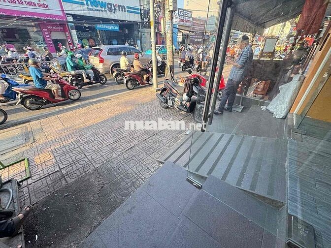 CHO THUÊ MẶT BẰNG RỘNG 125m2 CÓ 2PN NGAY MẶT TIỀN NGUYỄN THỊ THẬP, Q7