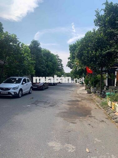 🏠 BÁN NHÀ PHỐ HIỆN ĐẠI – VIEW SÂN BÓNG – NGAY SÁT CẦU ĐANG XUYÊN SÔNG