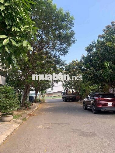 🏠 BÁN NHÀ PHỐ HIỆN ĐẠI – VIEW SÂN BÓNG – NGAY SÁT CẦU ĐANG XUYÊN SÔNG