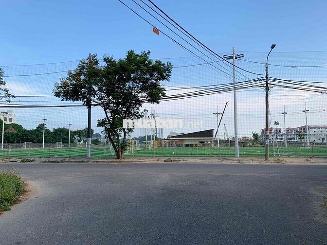 🏠 BÁN NHÀ PHỐ HIỆN ĐẠI – VIEW SÂN BÓNG – NGAY SÁT CẦU ĐANG XUYÊN SÔNG