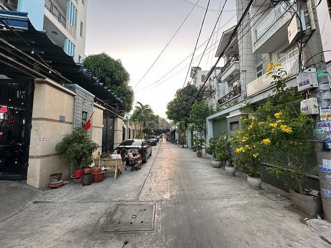 Bán nhà mới, hẻm ô tô 122 Bình Trị Đông, DT 4 x 15.5m, 3 tấm, 6.66 tỷ.