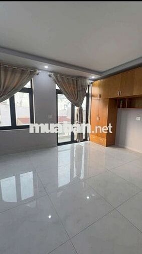 NHÀ 3 TẦNG DT RỘNG 5,6X19M 3PN 3WC SÂN ĐẬU OTO ĐƯỜNG 24 LINH ĐÔNG
