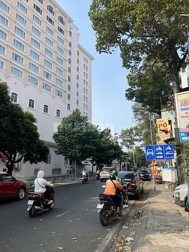 BÁN NHÀ MẶT TIỀN TRẦN PHÚ QUẬN 5, DT 44M2 NGANG 4M LỀ 3M. 