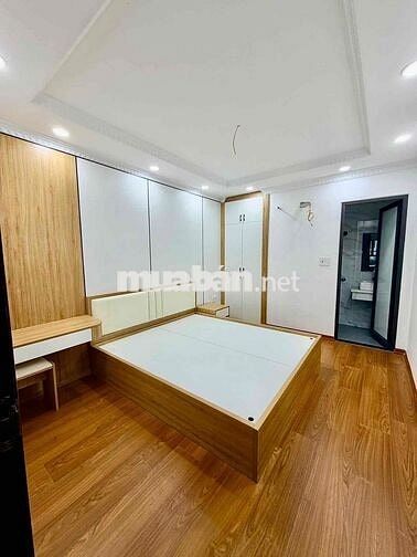 Ô tô đỗ cổng phố Hồng Mai nhà đẹp dân xây 6 tầng 35m2 x6T giá 6.5 tỷ s