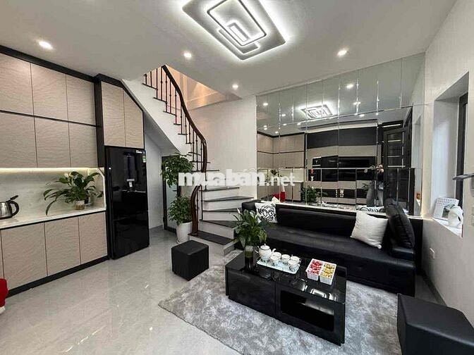 Gần phố Mình Khai nhà đẹp 2 thoáng ở ngay 35m x5T giá 6.8 tỷ sổ CC có