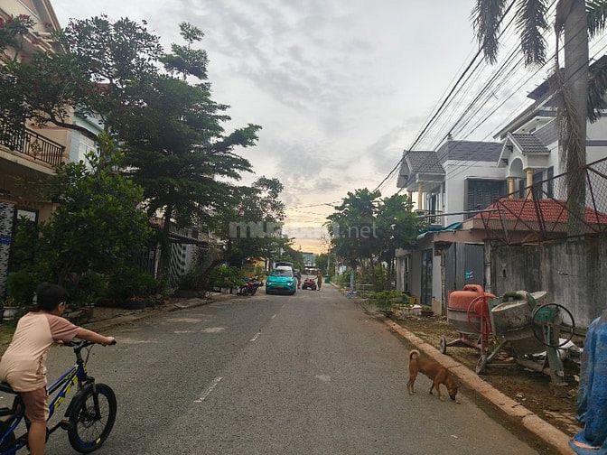 BÁN NHÀ ĐẸP MẶT TIỀN CÔNG VIÊN