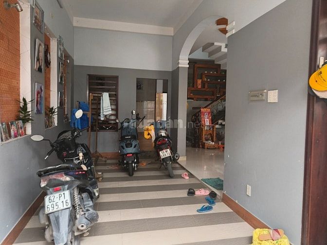 BÁN NHÀ ĐẸP MẶT TIỀN CÔNG VIÊN