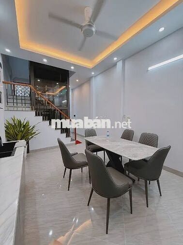 NH.À Phố Kim Đồng 50m3 Thang máy, nội thất, Sổ đó , không quy hoạch.