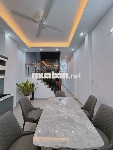 NH.À Phố Kim Đồng 50m3 Thang máy, nội thất, Sổ đó , không quy hoạch.
