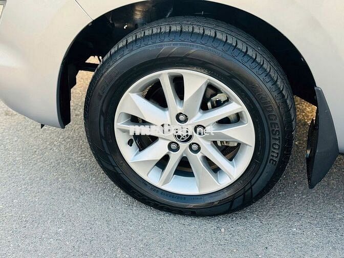 Toyota Innova 2018 2.0E MT Bạc