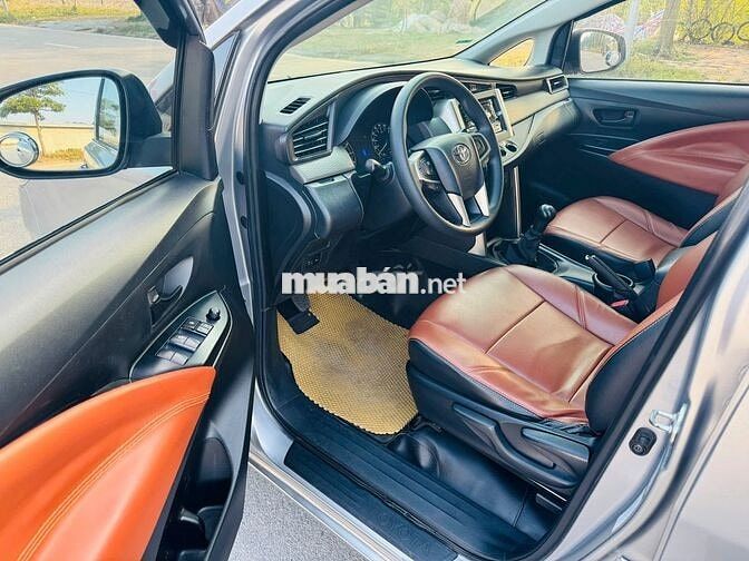Toyota Innova 2018 2.0E MT Bạc