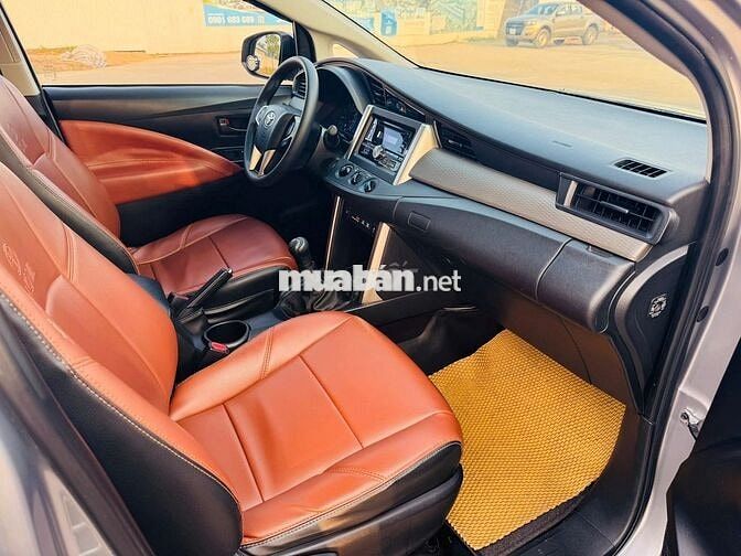 Toyota Innova 2018 2.0E MT Bạc