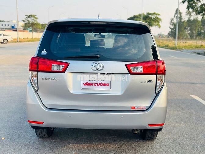 Toyota Innova 2018 2.0E MT Bạc