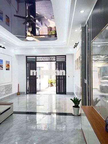 CÙNG TẦM TIỀN 3 TỶ 8 — NHIỀU NGƯỜI VẪN ĐANG PHÂN VÂN GIỮA “MUA XA” HAY