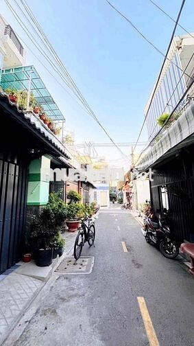 NHÀ 2 TẦNG MẶT TIỀN TRUNG MỸ TÂY 3 NGAY TRƯỜNG CĐ GTVT QUẬN 12
