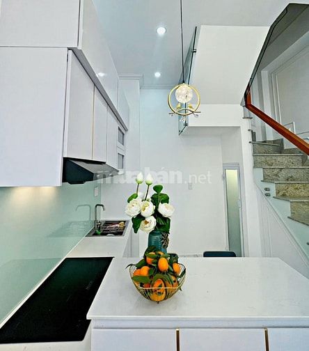 Bán nhà riêng tại Lê Thúc Hoạch, 2,2 tỷ, 37m2, 4PN, 4WC, đẹp xuất sắc