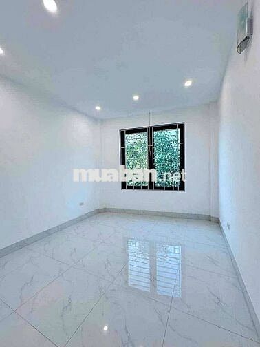 Tôi cần bán nhà mới koong 6tầng thang máy, mặt ngõ ô tô Xuân La.