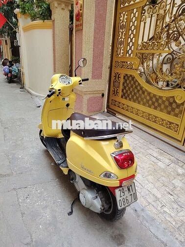 Piaggio Vespa màu Vàng