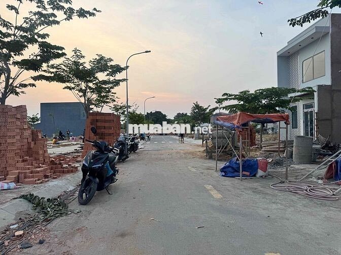 NHÀ PHỐ CAO CẤP – VIEW CÔNG VIÊN – TRUNG TÂM PHƯỜNG BIÊN HÒA MỚI